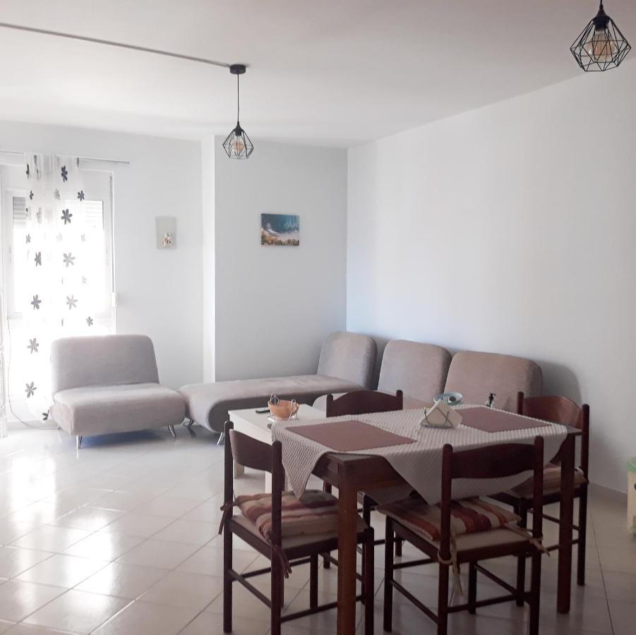 Hotel Sea Breeze Sarande Exterior photo